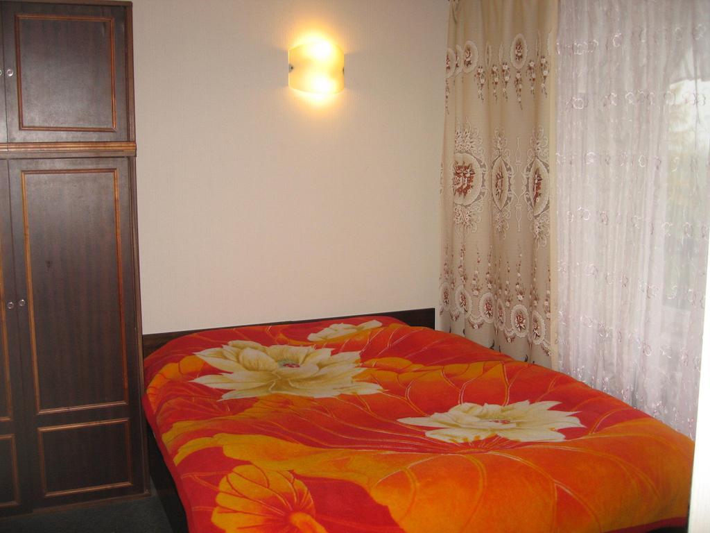 Upmali Hotell Tērvete Rum bild